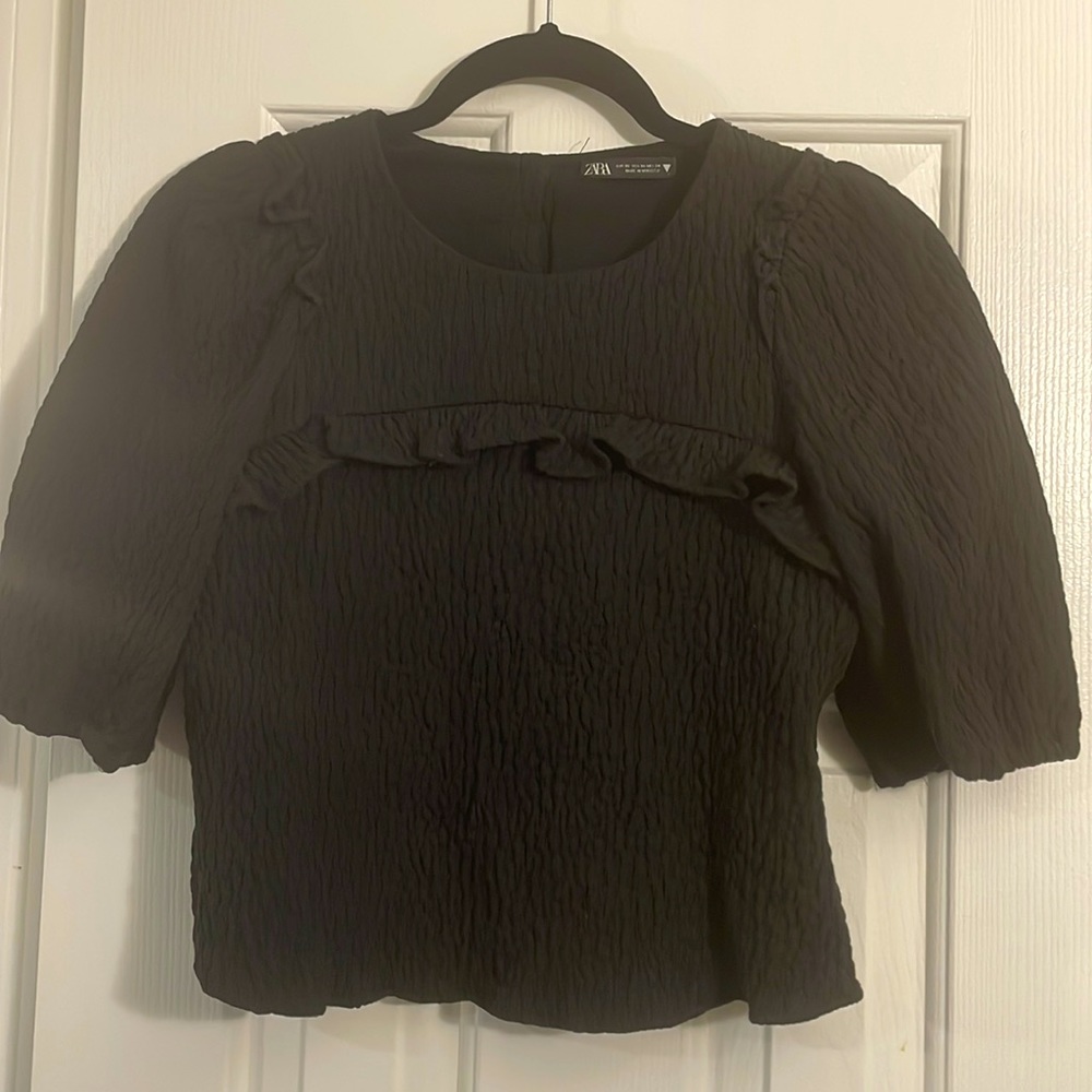 Beautiful ZARA pearl button detail on back of shirt